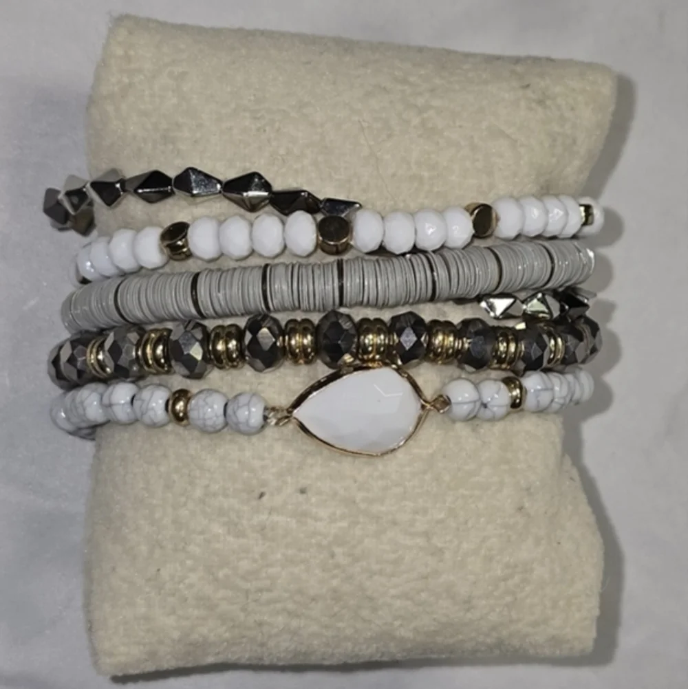 House Of Harlow 1960 Grey Neutral Tone Multi-Layer Beaded‎ Bracelet Set New